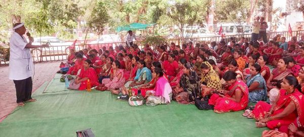 मांगों को लेकर ट्रेड यूनियन ने राष्ट्रपति के नाम सौंपा ज्ञापन