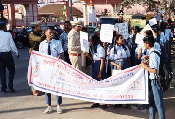 सडक़ सुरक्षा माह, प्रतिभागियों का सम्मान