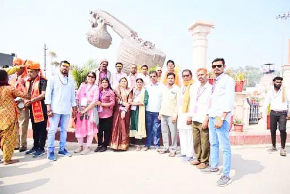 श्री राम लला के दर्शन  कर लौटे भक्त