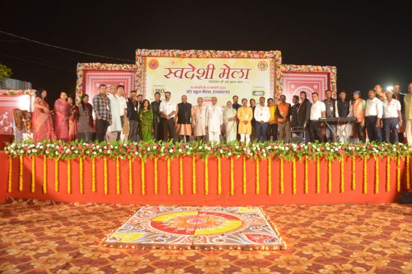 स्वदेशी मेले में उमड़ी भीड़