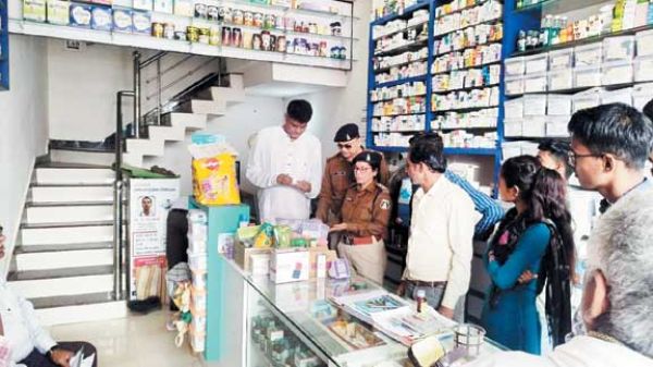 दवाई दुकानों में जांच अभियान