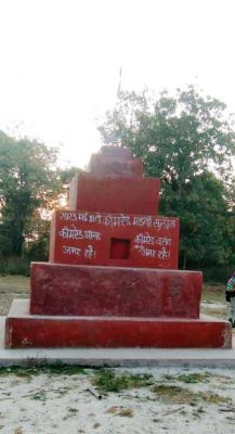 जवानों ने नक्सली स्मारक किया ध्वस्त