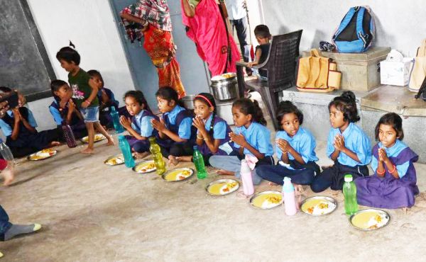 स्कूलों में अब ‘न्योता भोजन’