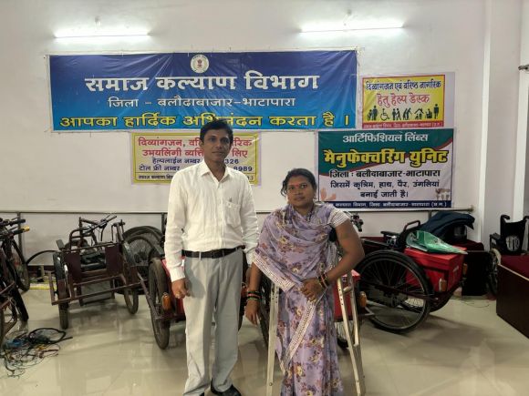 दिव्यांगों को बांटे सहायक उपकरण