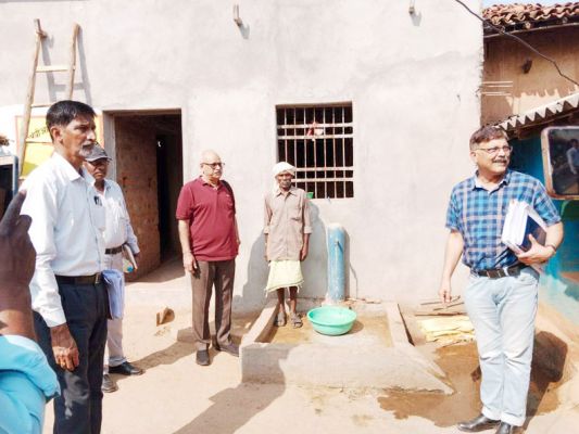 कार्यों का मूल्यांकन करने केंद्रीय टीम ने लिया जायजा