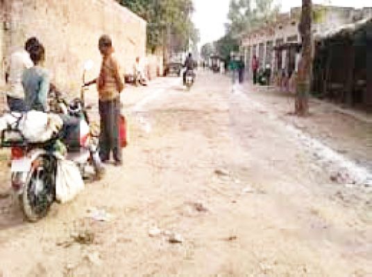 वन वे चार महीने में नहीं बन  पाई मात्र 200 मीटर सडक़