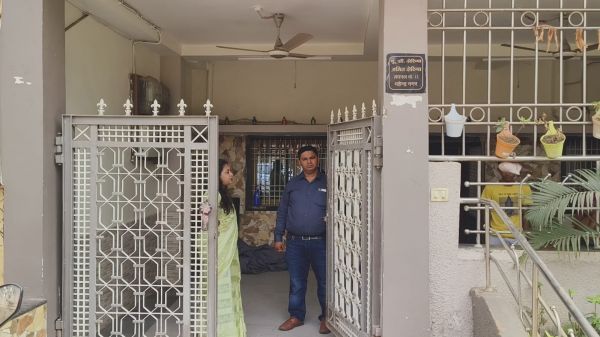शादी में गए परिवार के सूने मकान में नगदी समेत 10 लाख की चोरी