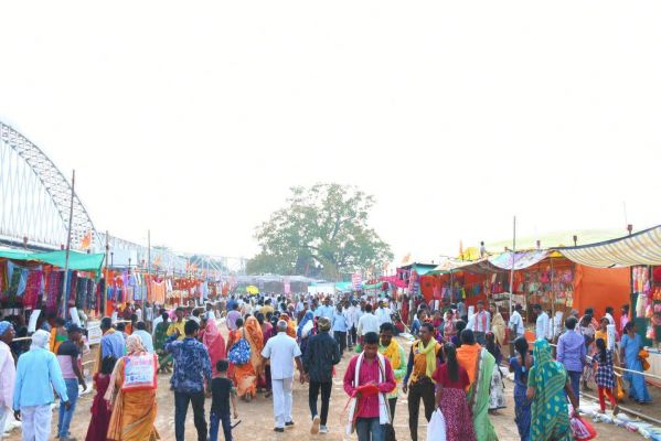 राजिम कुंभ कल्प मेला के दूसरे दिन रविवार को रही भारी भीड़