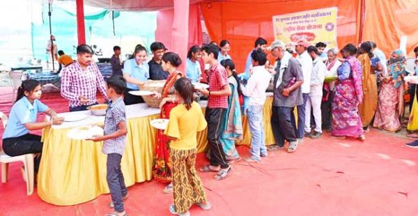 राजिम कुंभ कल्प में राईस मिल एसोशिएशन द्वारा नि:शुल्क भोजन भंडारे की व्यवस्था