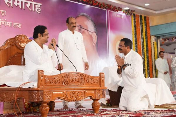 दामाखेड़ा पहुंच विधायक  ने लिया आशीर्वाद