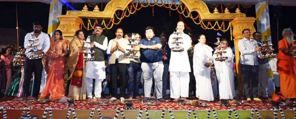 राजिम कुंभ कल्प मेला में प्रतिदिन हो रही महानदी की भव्य आरती 