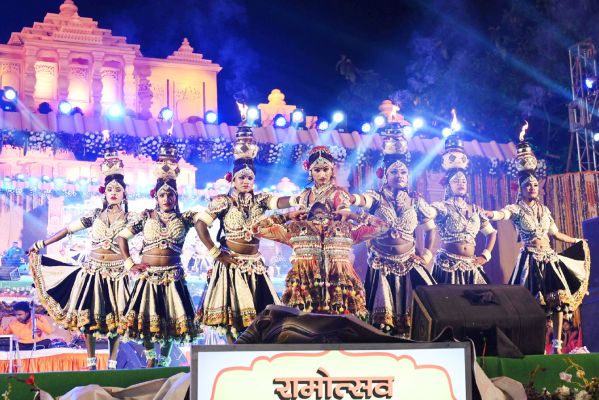रंग-सरोवर व रंग-तरंग लोककला मंच में झूमे दर्शक