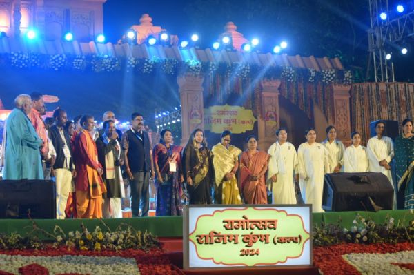 धर्मस्व मंत्री की माता कानिधन, मुख्यमंच से दी श्रद्धांजलि