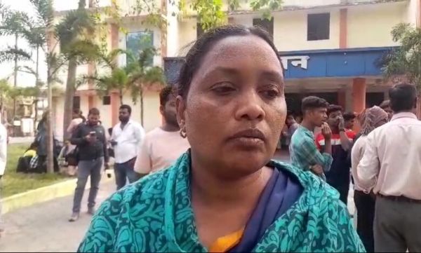 पिता की मौत, बेटे ने मां-बहन को घर से निकाला