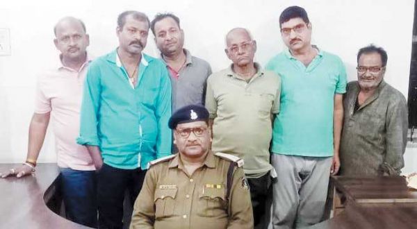 6 जुआरी पकड़ाए