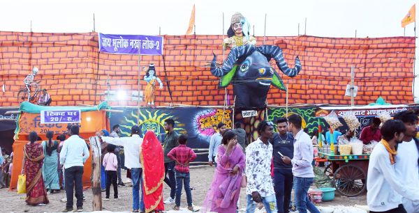 जय भूलोक-नरक लोक की झांकी लोगों के लिए बना मनोरंजन