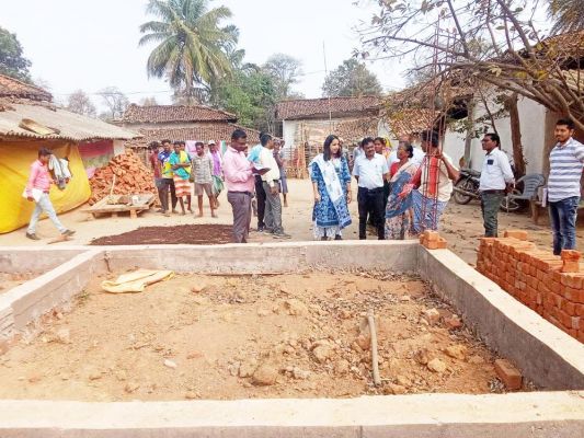 सीईओ ने पीएम आवास योजना का किया निरीक्षण