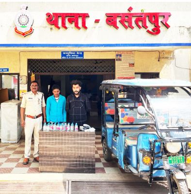ई-रिक्शा में शराब बिक्री करते 2 पकड़ाए