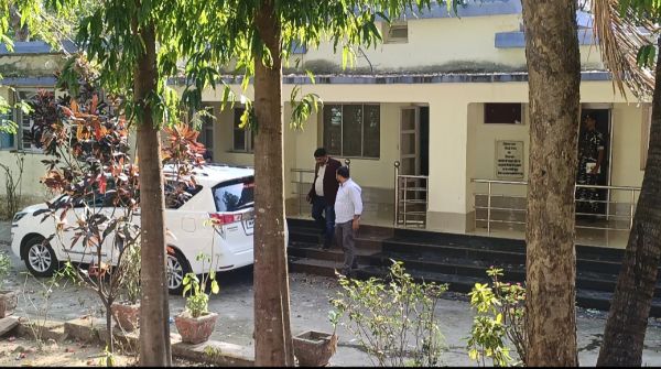 दिन भर की पूछताछ के बाद ईडी अफसर सीईओ मिर्झा को साथ ले गए