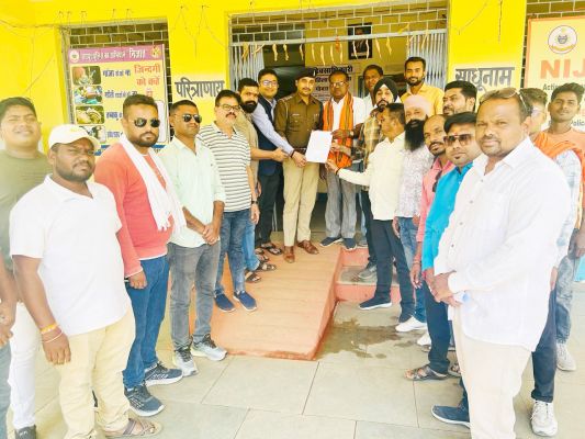 मुख्यमंत्री व मंत्रियों के पोस्टर फाडऩे वालों पर कार्रवाई की मांग