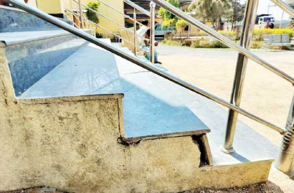  स्वास्थ्य केंद्र के नए भवन में दरारें, शिकायत