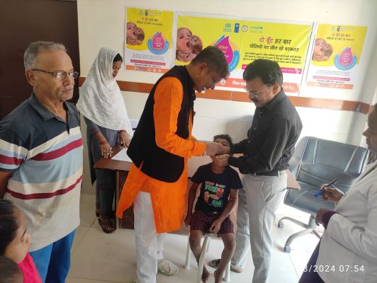 बच्चों को पिलाए गए 2 बूंद जिंदगी की