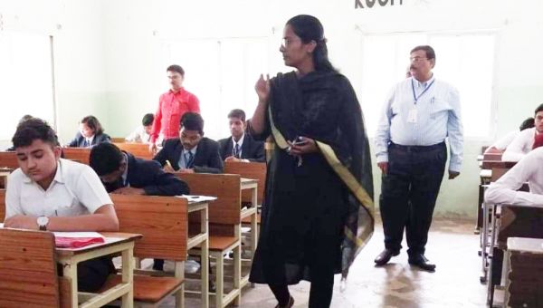 10वीं की परीक्षा में 13 हजार  700 परीक्षार्थियों हुए शामिल 