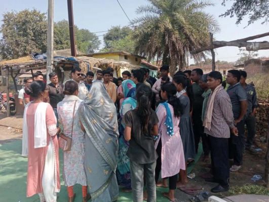 झारियापाली में आर्थिक नाकेबंदी , थानेदार की समझाइश पर खुला जाम