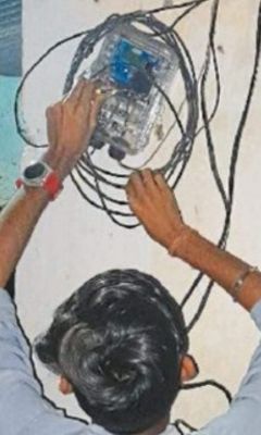 रांका के 300 ग्रामीणों के उखाड़े मीटर, 2 लाख तक बिजली बिल 