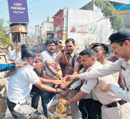 युवा कांग्रेस ने फूंका पुतला
