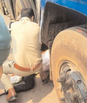 युवक ने लगाई फांसी, 2 की सडक़ हादसे में मौत