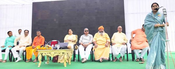 मां अंगार मोती गौधाम में तीनों मंदिरों  के प्राण-प्रतिष्ठा में शामिल हुईं रंजना