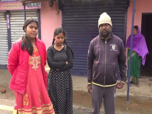 आरोपियों के घर बुलडोजर चलने व मांग पूरी नहीं होने से पहले नहीं करेंगे रिशु का  अंतिम संस्कार- पिता 