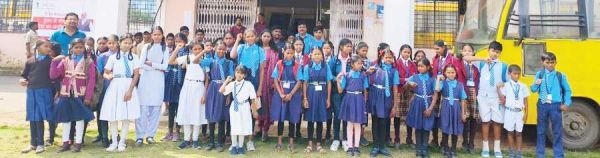  स्कूली बच्चों का शैक्षणिक भ्रमण