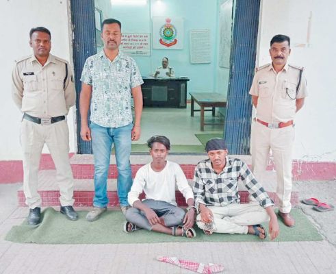 लूटपाट, दो युवक गिरफ्तार