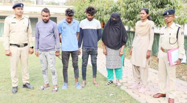 नाबालिग से देह व्यापार, 2 पकड़ाए
