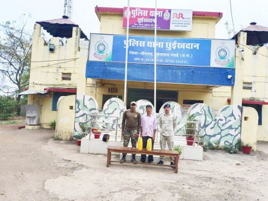 7 लीटर कच्ची महुआ  शराब संग आरोपी पकड़ाया