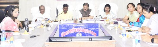 जिले के विकास और दिशा तय करने समन्वय से करें काम-सांसद