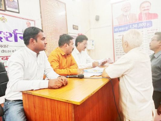 नागरिकों की समस्याएं सुनी