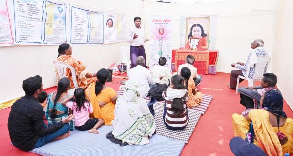 राजिम कुंभ में सहज योग  की दी जा रही जानकारी