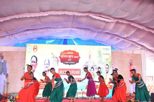 राजिम कुंभ में स्थानीय कलाकारों की शानदार प्रस्तुति
