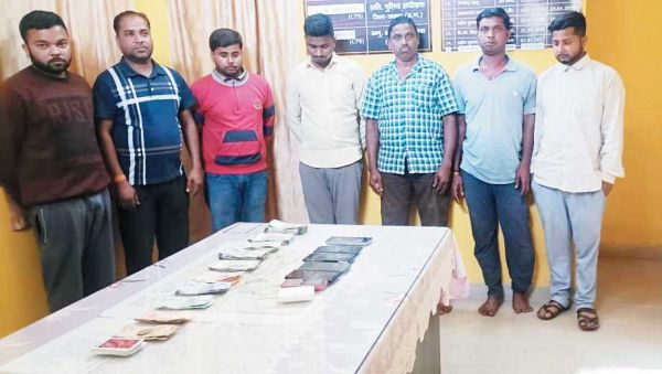 जंगल में जुए के बड़े फड़ पर छापा, 7 आरोपी गिरफ्तार
