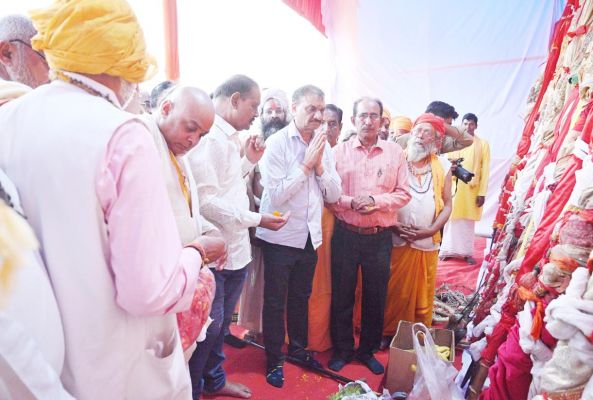 राजिम कुंभ कल्प में वैष्णव नागाओं ने किया निशान पूजा, अस्त्र-शस्त्र के साथ किया शौर्य प्रदर्शन