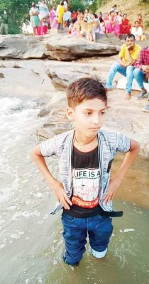 दोस्तों संग नहाने गया छात्र नदी में डूबा, मौत