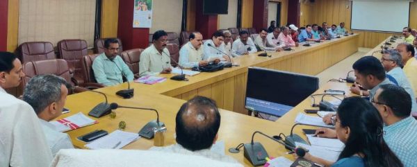 जिला स्तरीय सतर्कता एवं मानिटरिंग समिति की बैठक