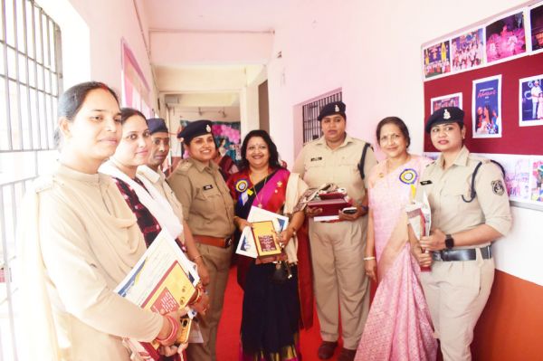 जिले की प्रतिष्ठित 100 महिलाओं का सम्मान