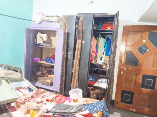 पीछे के दरवाजे से घुसे चोर, जेवर-नगदी पार 