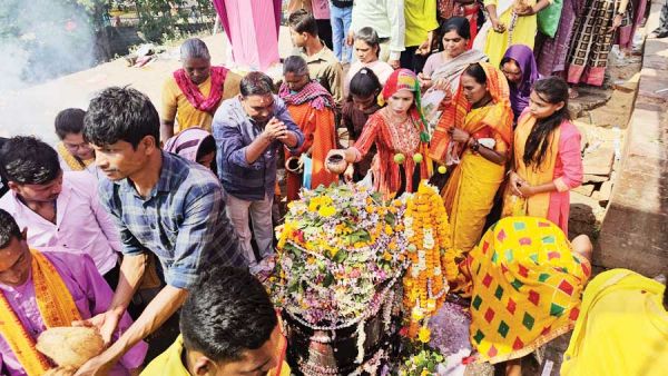 केशकाल विधायक समेत हजारों पहुंचे गोबराहीन, शिव की पूजा-अर्चना