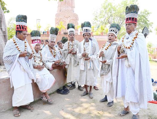 राम नाम का गोदना बनवाकर जगा रहे भक्ति की अलख
