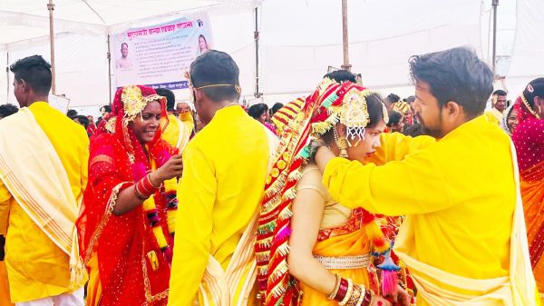 105 जोड़े बंधे परिणय सूत्र में  विधायक मंडावी ने दिया आशीर्वाद